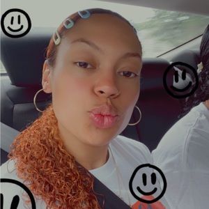 Meet your Posher, Kayla